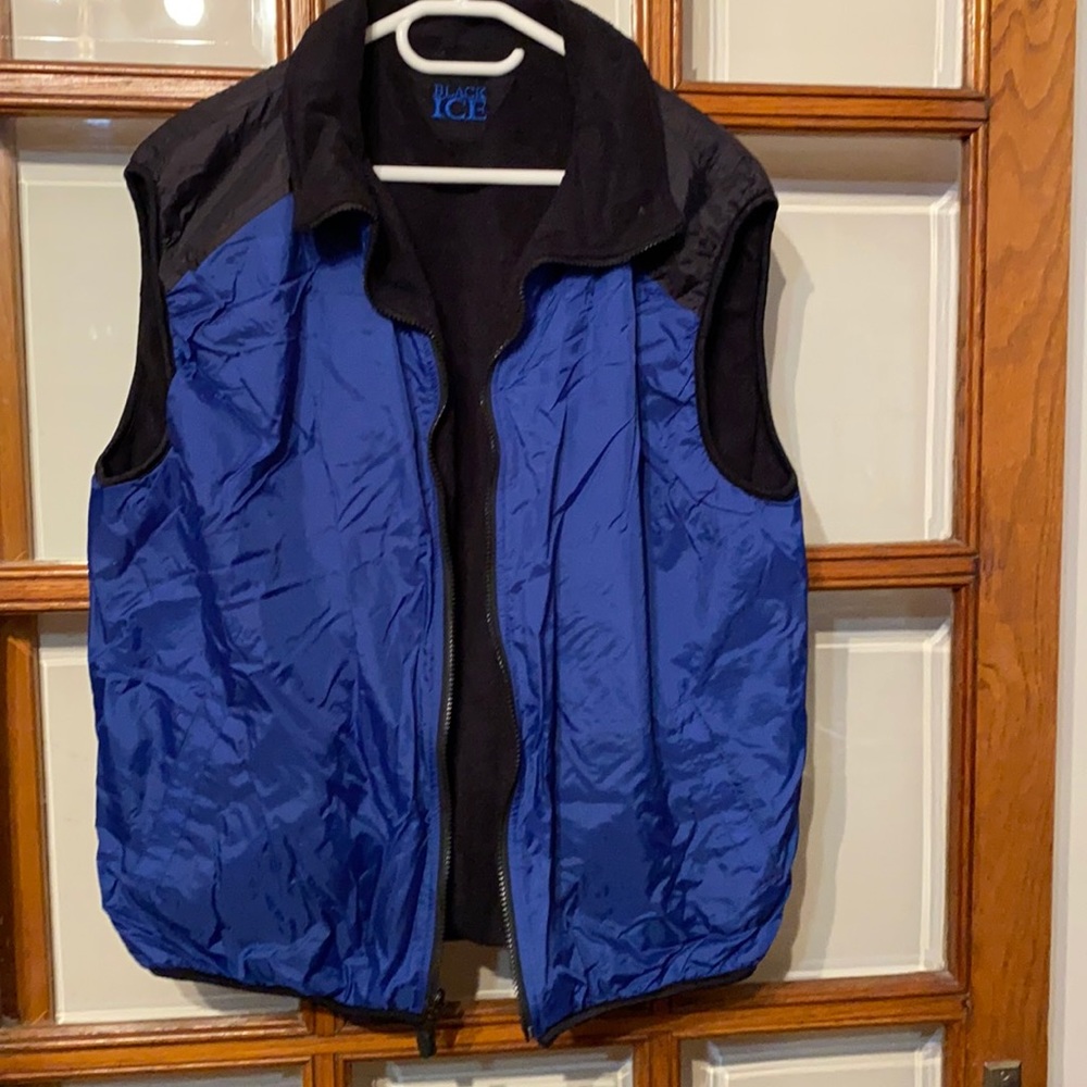 Men’s reversible Black Ice vest. Sz L.